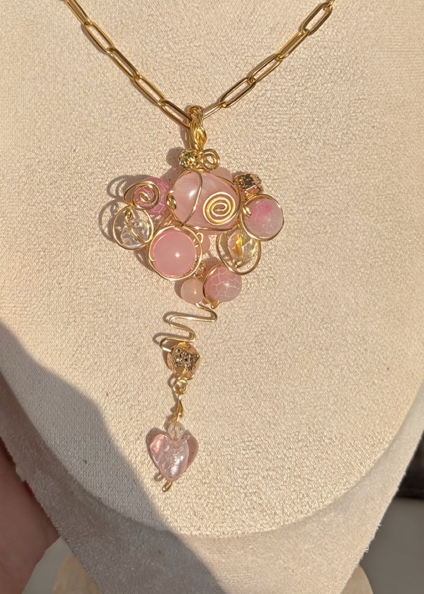 Collier rose , perles Quartz rose , perles Murano et facettes verres