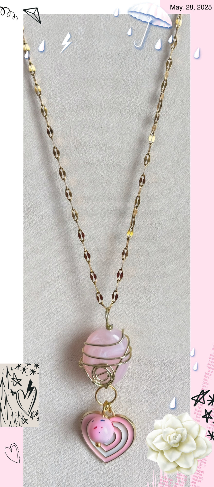 Collier de création, perle, rose et cœur en émail, rose sur fil doré et chaîne fine en acier inoxydable